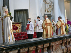 Diakonenweihe im Fuldaer Dom (Foto: Karl-Franz Thiede)